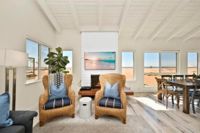 Beachfront home with Sweeping Ocean Views, AC, Walk to the Pier, Restaurants, Shops, Activities